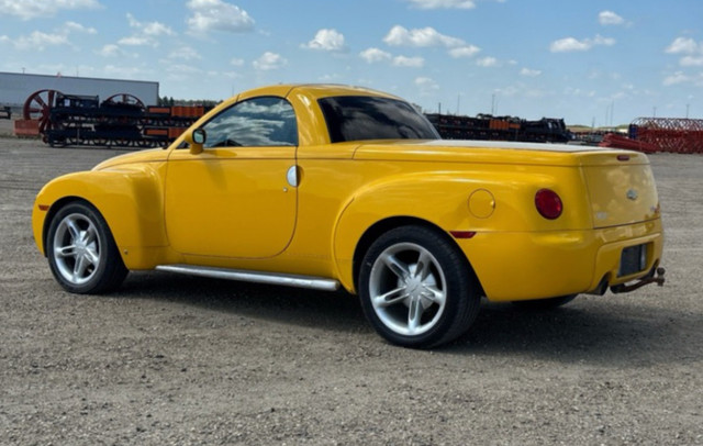 2006 Chevrolet ssr in Cars & Trucks in Red Deer - Image 3
