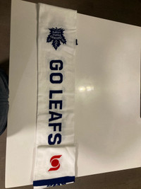 Toronto maple leaf scarf 