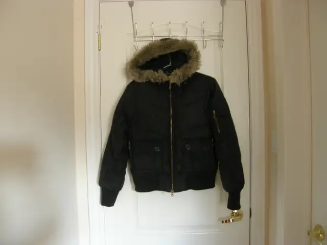 Woman light and winter jacket XS in Women's - Tops & Outerwear in Markham / York Region - Image 5