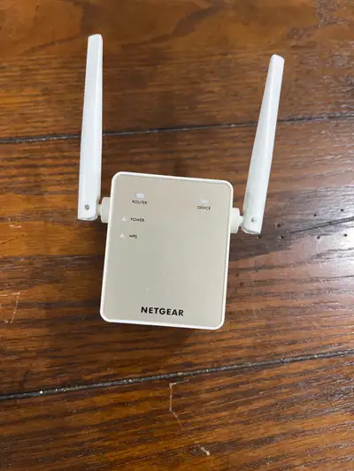 Extend your Wi-Fi range with this Netgear WiFi range extender, model EX3700, which supports speeds u...