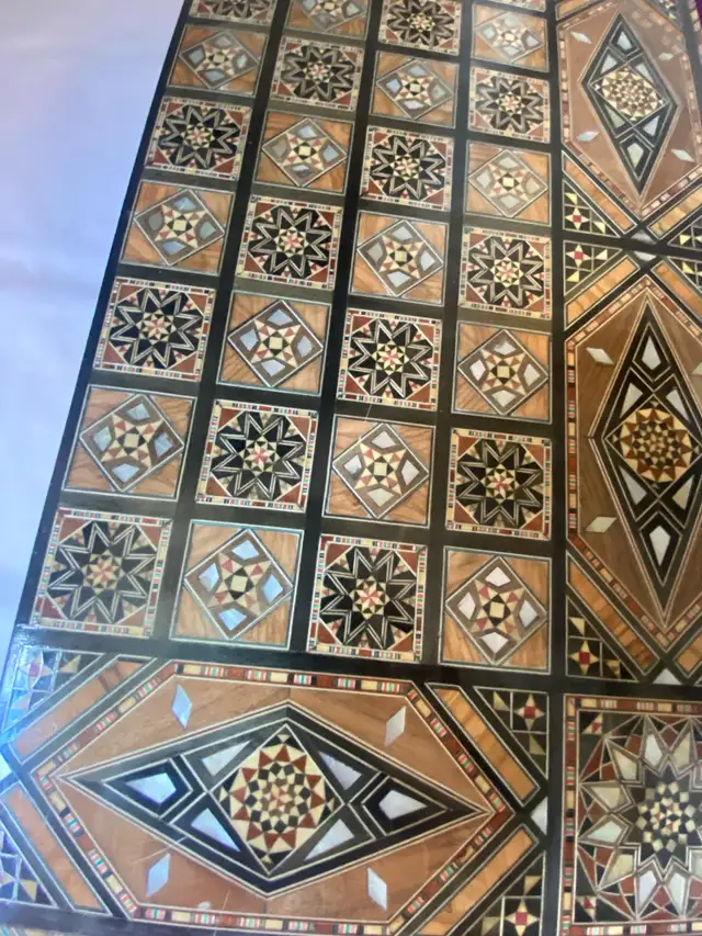 antique large inlaid backgammon & chess set.21 1/2”x21 1/2”. in Toys & Games in Markham / York Region - Image 7