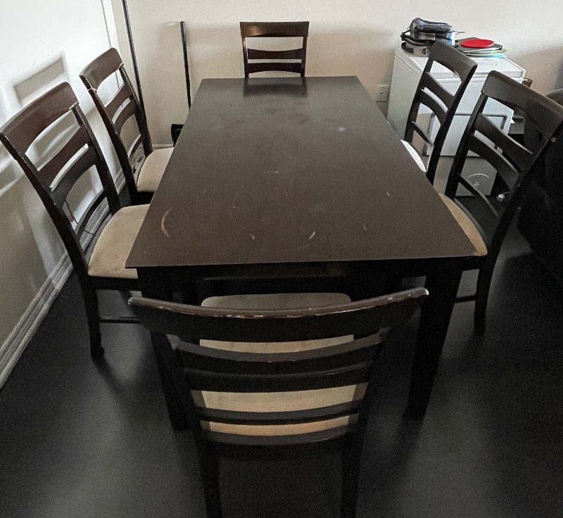 Dining table and 6 chairs solid wood Dining Tables & Sets Oakville