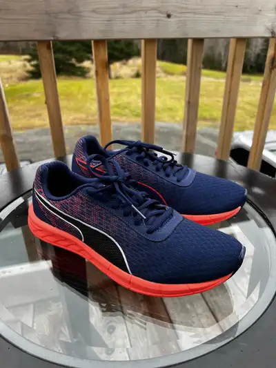 Puma Women's Navy & CoralRunning Shoes / Size 9, View more