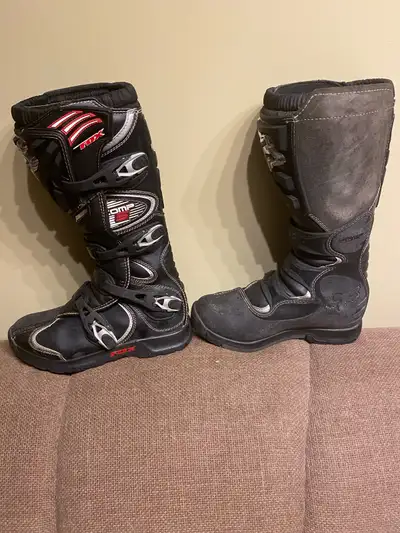 Fox Comp 5 Motocross Boots, Size 9 Very good shape. Leather, soles and buckles are all in very good...