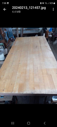 Laminated Maplewood countertop