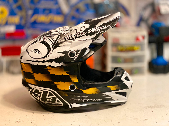 Brand new Troy Lee Designs SE4 Polyacrylite MIPS Helmet in Other in Markham / York Region - Image 2