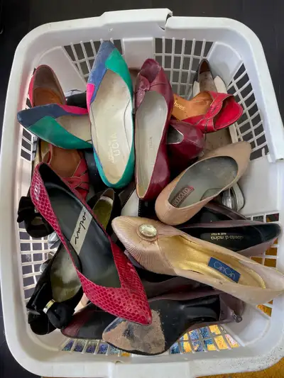 Lot of vintage womens shoes (70s and 80s) SIZE 7.5, View more