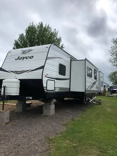 2019 Jayco Jayflight SLX 34BHS No leins free and clear title. Asking 28000 or best offer. For Sale 2...