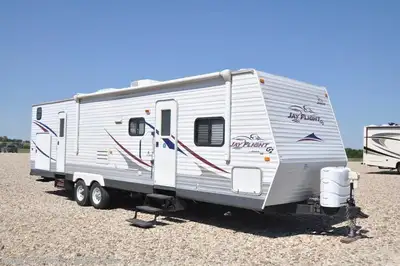 Belle roulotte modèle JayCo Jay Flight G2 32BHDS 2008 . La roulotte à 32 pieds avec 2 chambres. Modè...