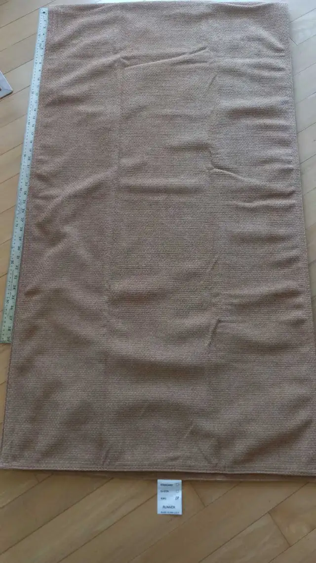 King size beige decorative runner in Bedding in Kitchener / Waterloo - Image 2