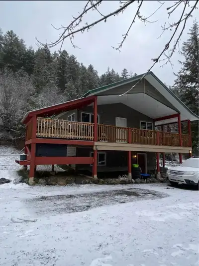 **Message or Apply Now at https://liv.rent/listings/DqJLQn6GzM** Entire House at 688 Grand Oro Rd Un...
