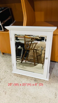 White vanity cabinet with mirror Markham / York Region Toronto (GTA) Preview
