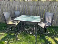 Table set with 3 swivel chairs 
