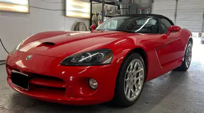 2003 Dodge viper SRT-10 53,000km Red Manuel transmission The 2003 Dodge Viper you’ve been waiting fo...
