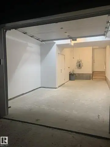 Rent Available for 3 bedrooms & 2.5 bathrooms 