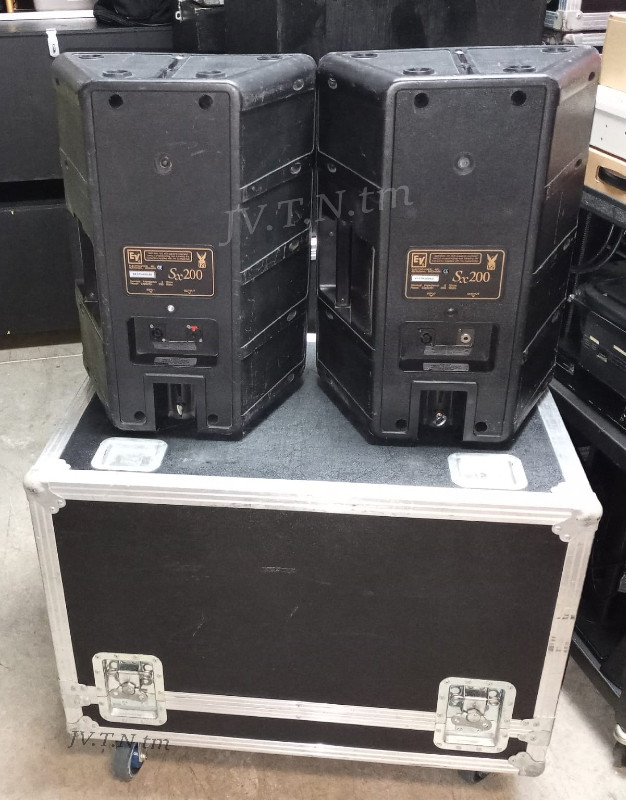 Pair Electro-Voice SX200 Speakers with Road Case dans Matériel audio professionnel  à Ville de Montréal - Image 2