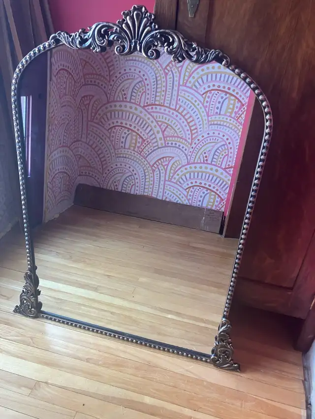 Mirror - Decorative Wall Mirror in Home Décor & Accents in Edmonton - Image 2