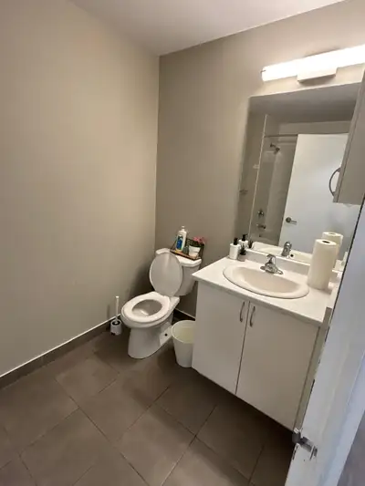Private Room for Rent – North York (All Utilities Included) Location: 15 Vena Way, Toronto (Weston &...