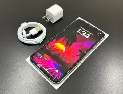 iPhone XR 64GB - UNLOCKED - READ DESCRIPTION, View more