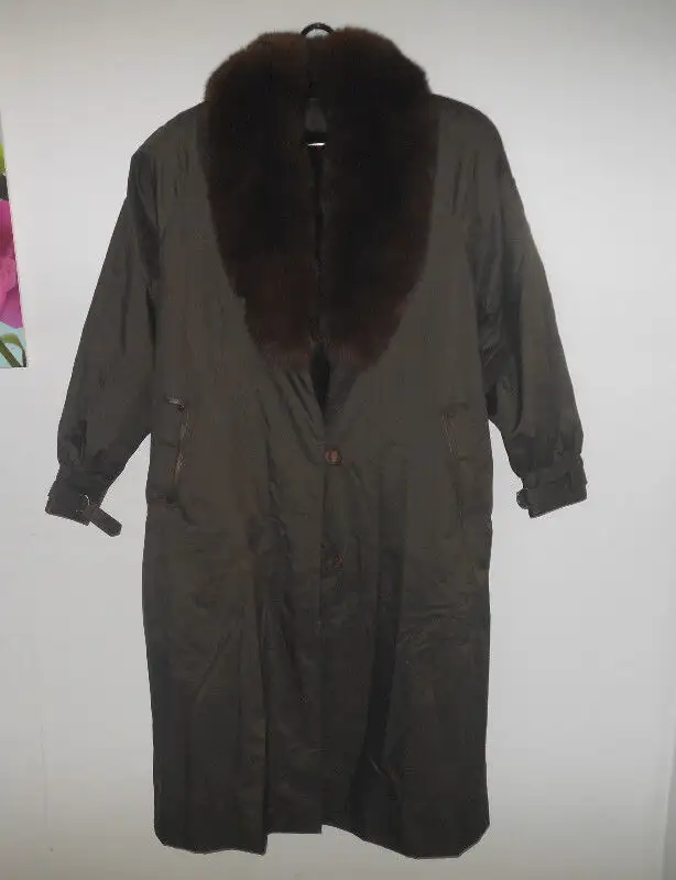 Winter Coat in Women's - Tops & Outerwear in City of Montréal - Image 2