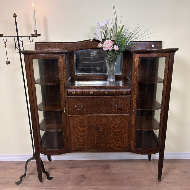 Beautiful Antique Victorian Tiger Oak Display Cabinet Sideboard in Hutches & Display Cabinets in City of Toronto