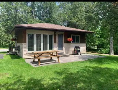 Charming Family Cottage for Rent – Bobcaygeon on Pigeon Lake Relax and unwind in this beautiful fami...