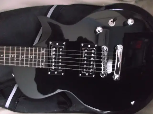 Guitare ESP-LTD EC-10 in Guitars in Sherbrooke - Image 4