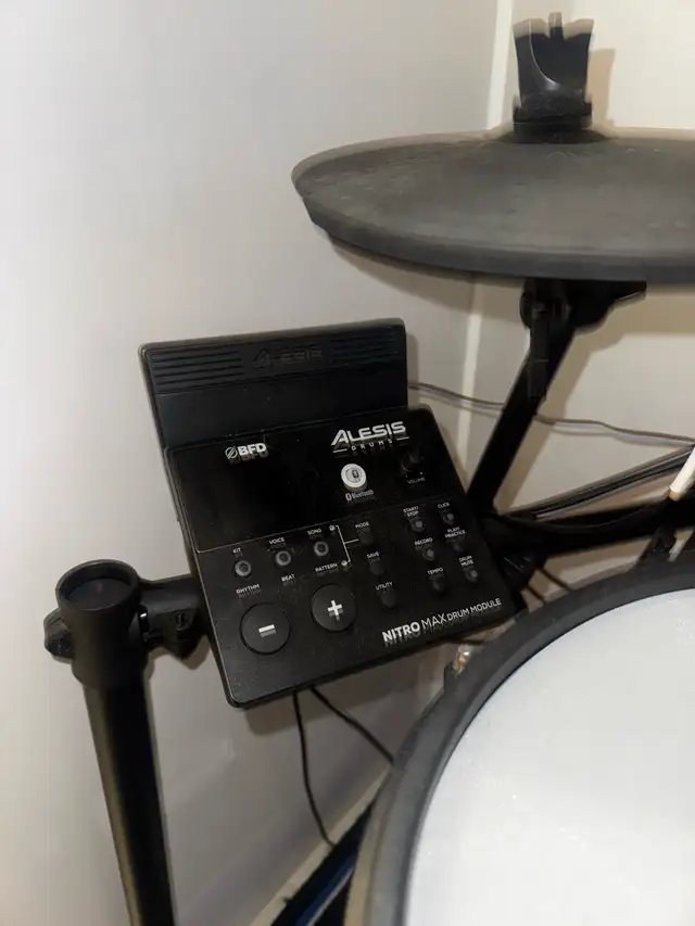 Alesis Nitro Max Electronic Drum Kit in Drums & Percussion in City of Toronto - Image 4