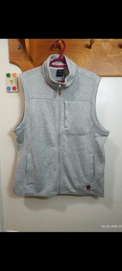 Woman's Wind River T-Max Fleece Vest. Size Large, View more