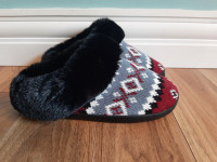 WOMEN'S DENVER KNIT RED NORDIC SLIPPERS - SIZE SMALL - NEW!