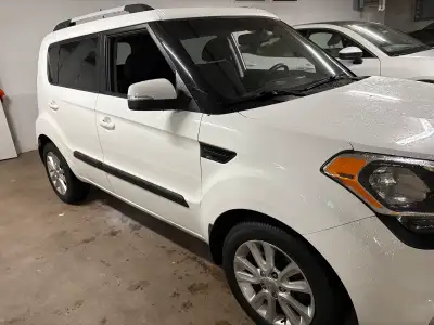 2013 KIA Soul 2U, 4 cylinder automatic, power windows, mirrors, locks, heated seats, alloy wheels, a...