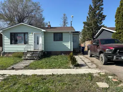 A cozy home features a living room with a large window 3beds 1bath basement is fully finishe .This h...