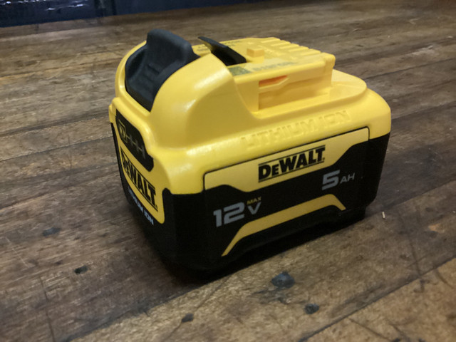 1 - DEWALT 12v MAX 5.0 AH LITHIUM ION BATTERY in Power Tools in Barrie