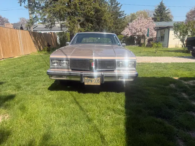1983 Oldsmobile 98 in Classic Cars in Grand Bend - Image 6