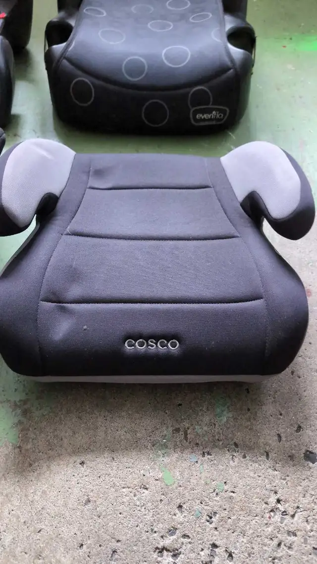 Booster - réhausseur in Strollers, Carriers & Car Seats in City of Montréal - Image 3