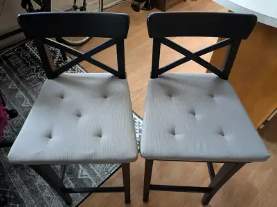 Tabouret de bar à dossier - En bon état!, View more