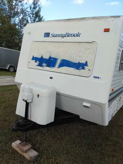 1999 Sunnybrook 27' camper trailer in good condition. Tires replaced in August 2025 bearings greased...