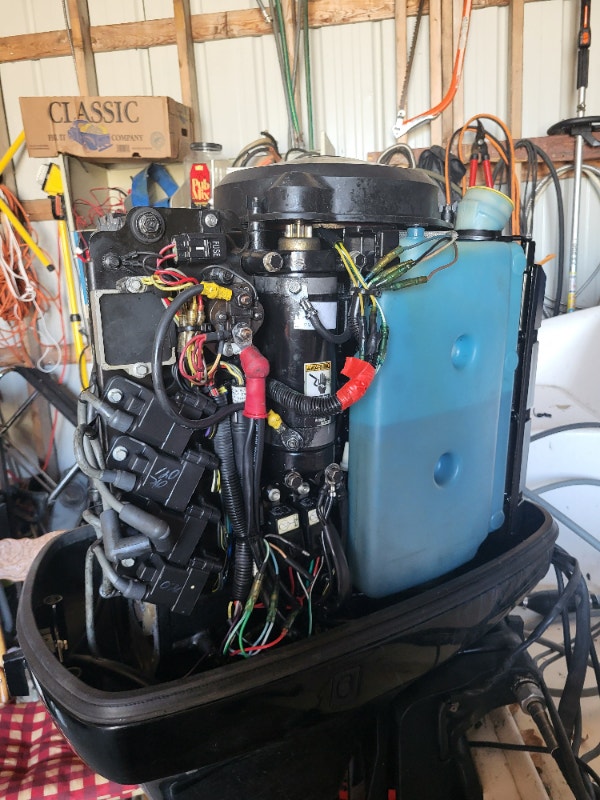 125 HP Mercury outboard boat motor cylinder head cracked Boat Parts