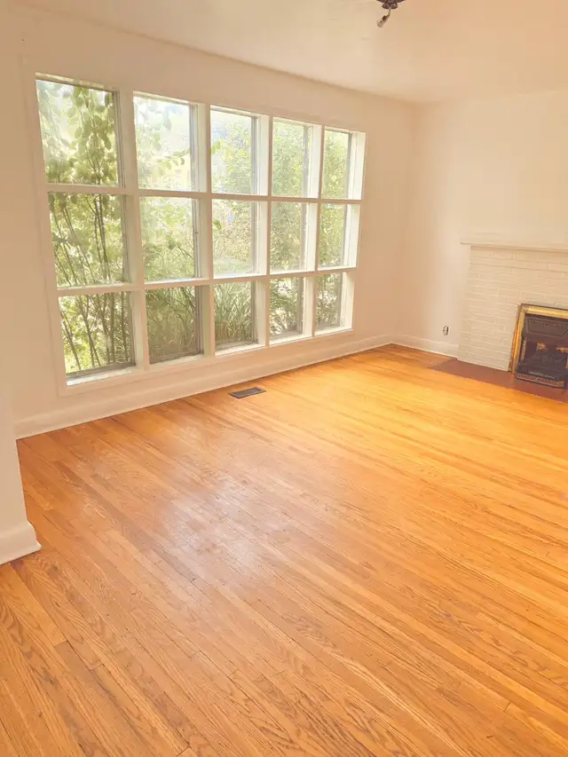 Room for rent in Room Rentals & Roommates in Oshawa / Durham Region - Image 3