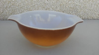 Pyrex mixing bowls and glass cookware