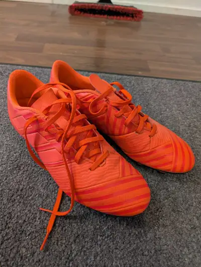 Adidas Soccer Cleats Used once, size 9, View more