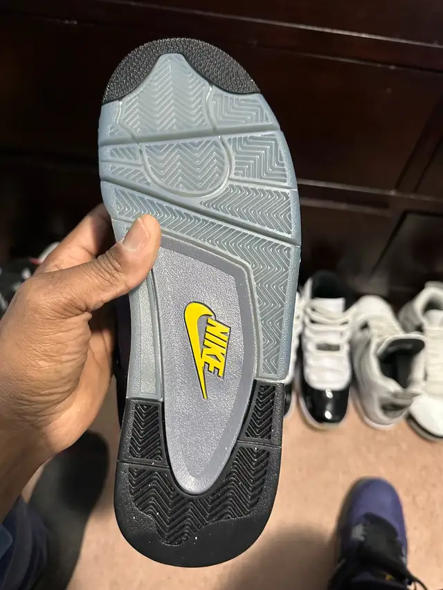 Nike Air Jordan 4 in Men's Shoes in Mississauga / Peel Region - Image 5