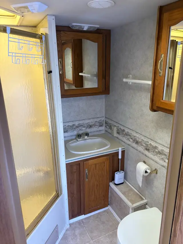 Renovated Damen intruder motorhome in RVs & Motorhomes in Grande Prairie - Image 10