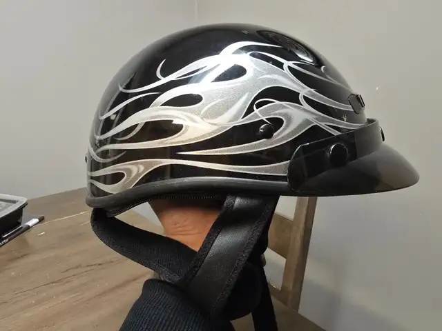 Motorcycle Helmet in Other in Saskatoon - Image 2