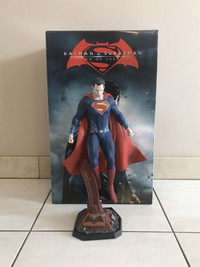 SUPERMAN ULTIMATE EDITION STATUE FIGURE WITH BLU RAY MOVIE