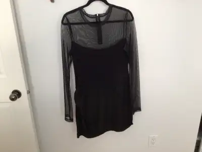 Très belle robe grandeur Medium porté seulement une fois , View more