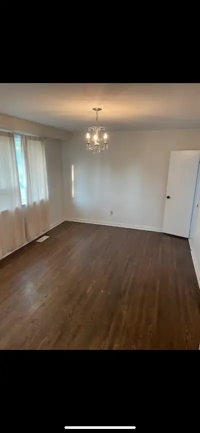 one bedroom in a shared house close to Bayview and finch