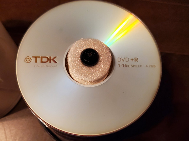 TDK DVD+R Tower 100pcs 1-16x speed 4.7GB brand new open box dans CD, DVD et Blu-ray  à Ouest de l’Île - Image 3