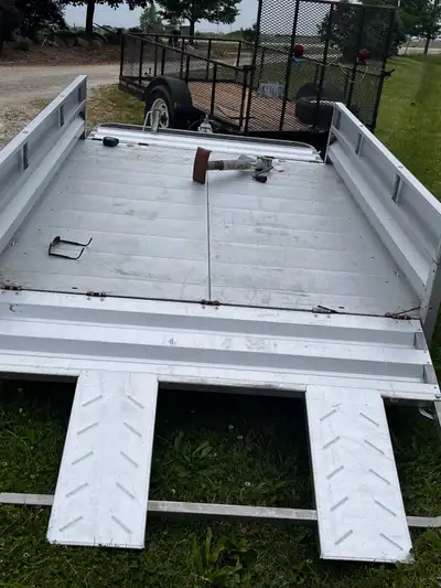 I am selling my Stirling utility trailer. With dimensions of 5x7.5 feet, extendable to 9.5 feet when...