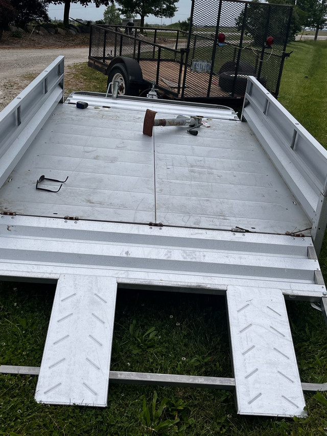 Utility trailer 5X7.5-9.5 when front gate is down in Cargo & Utility Trailers in Leamington